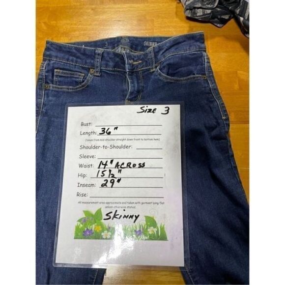 So size 3 Skinny dark blue jeans embroidered back pockets - Picture 7 of 8